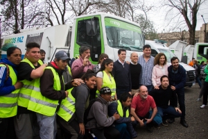 El ministro Wado de Pedro visitó Marcos Paz y entregó una nueva ambulancia