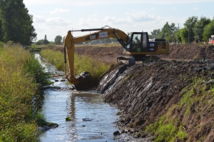 Continúa la obra de saneamiento del arroyo La Pantanosa