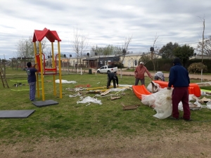 Instalación de juegos infantiles en la plaza de Misiones y Madrid