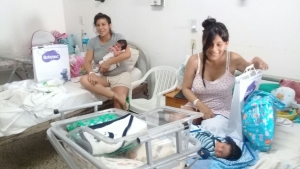 Entrega de ajuares a recién nacidos en el Hospital Municipal