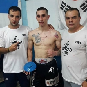 Nueva jornada solidaria de box, con vioctoria de Facundo Topo Arce