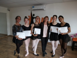 Alumnas de la Escuela de Danzas tomaron una clase con Eleonora Cassano