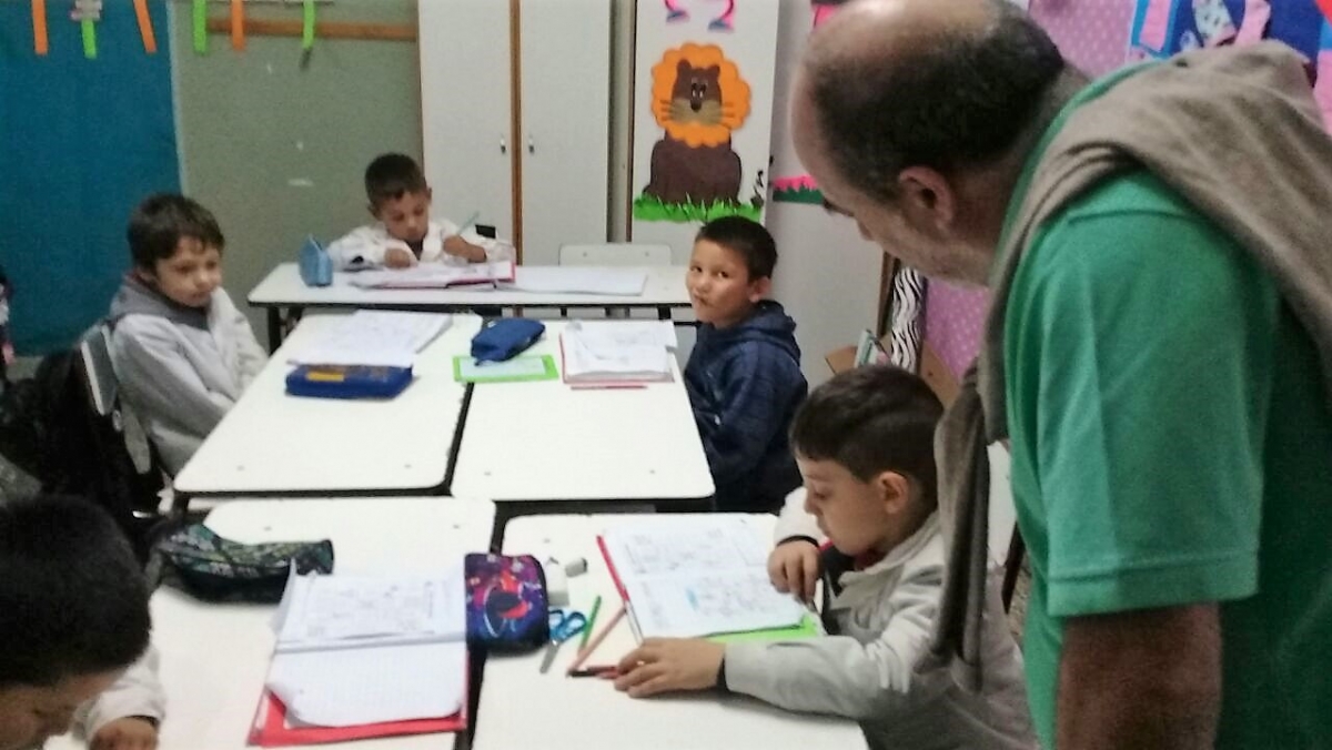 El intendente Curutchet visitó la Escuela N°9 de El Palenque
