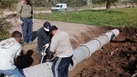 Obras y Servicios, caño de desagüe en La Trocha