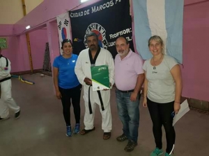 Visita del intendente y ayuda a la Escuela de Taekwondo