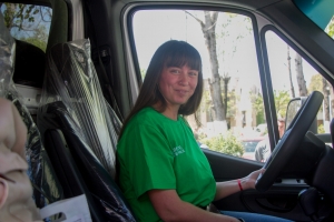 Daiana Albarenque es la primera mujer conductora del camión de recolección diferenciada de residuos reciclables