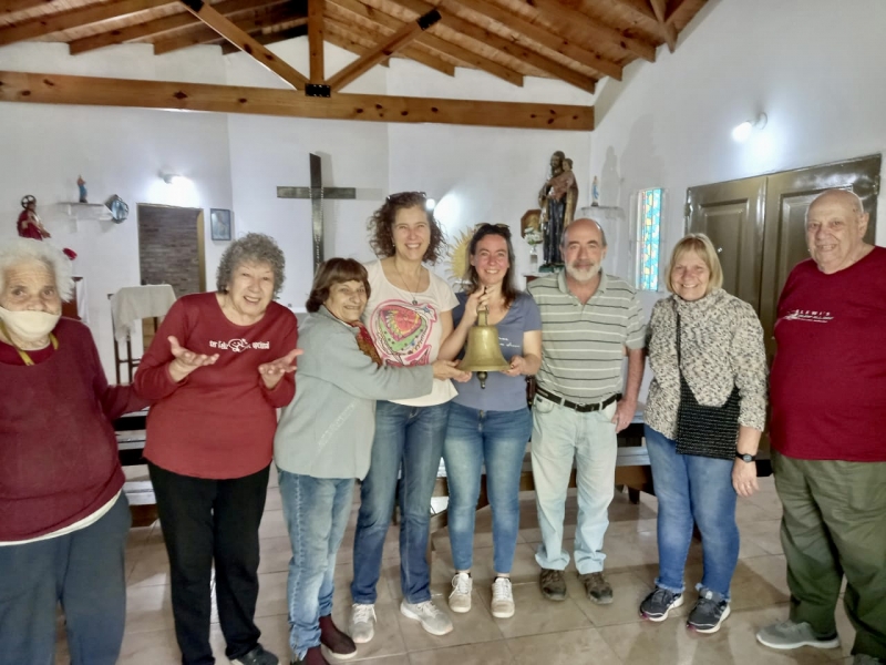 Donación de campana a la capilla “El Roble de María”