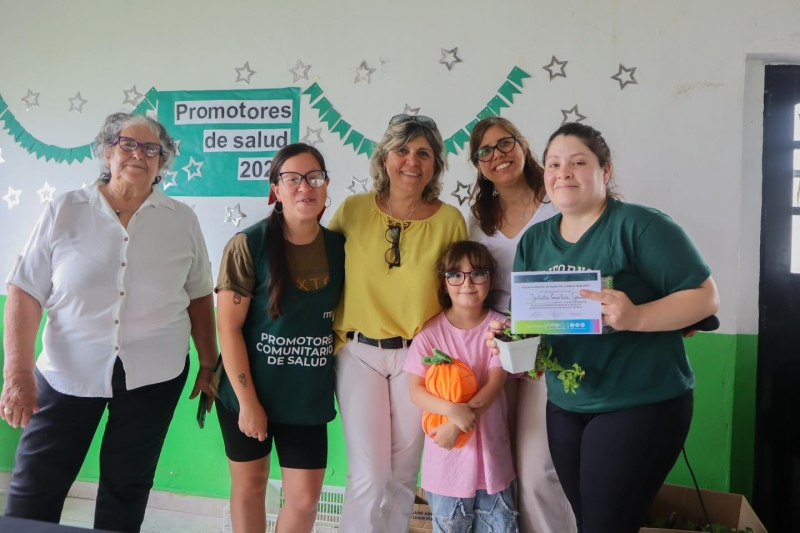 Entrega de certificados a las nuevas Promotoras de Salud