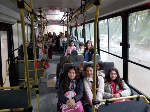 20 alumnas de la Escuela de Danzas visitan el Teatro Col&oacute;n
