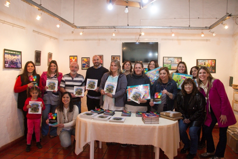 Entrega de libros a escuelas rurales