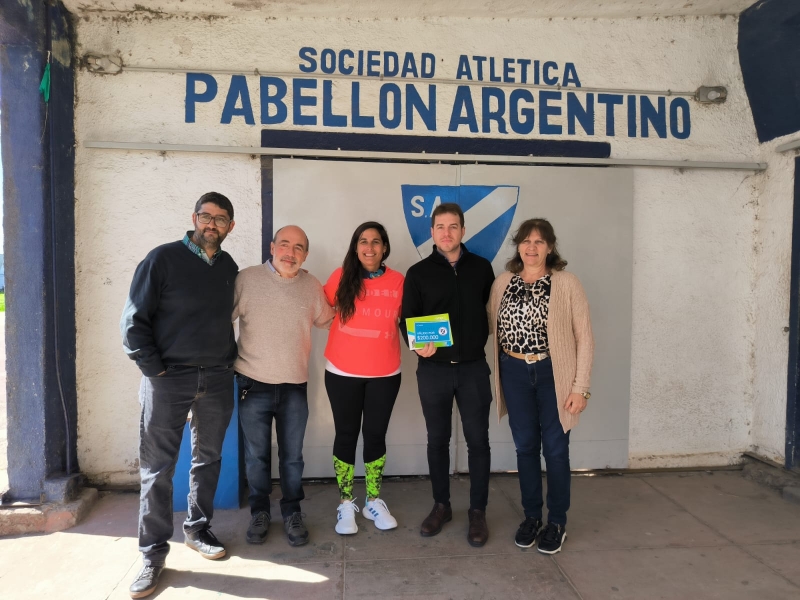 Entrega de apoyo económico al club SAPA
