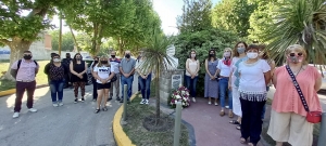 Ofrenda floral en el busto de Néstor Kirchner