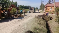 Zanjeo y colocación de caños de desagüe en Rivadavia