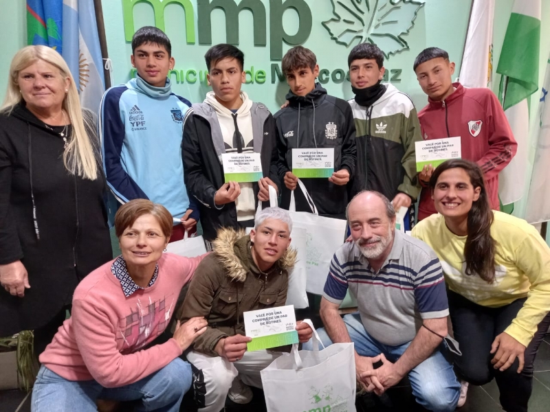 El Municipio ayuda a alumnos de la Escuela Secundaria Nº10