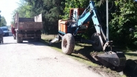 Obras y Servicios, zanjeo en la calle Maipú