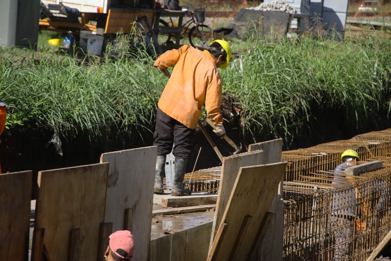 Avanza el entubado del canal Rivadavia Sur