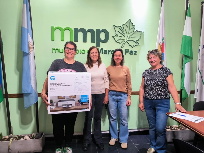 Entrega de equipamiento a la Escuela Secundaria Nº1