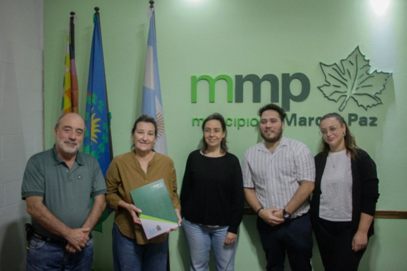 Entrega de apoyo econ&oacute;mico al Consejo Escolar