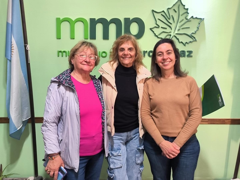 Entrega de apoyo económico para la fiesta del Día del Maestro