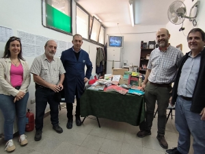 Entrega de libros al Instituto Superior de Formación Técnica de Marcos Paz