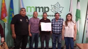 Entrega de normalización al Centro de Veteranos y de personería jurídica a la Asociación de Periodistas