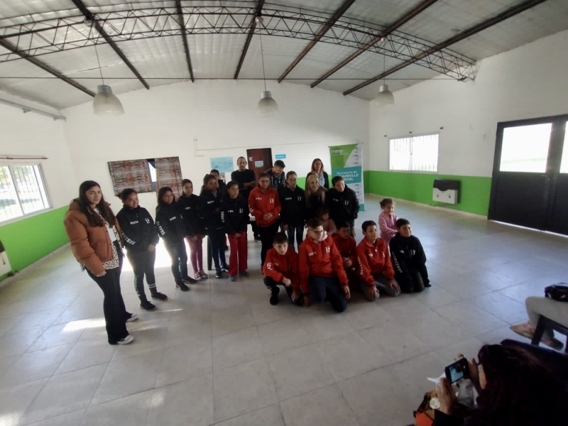 Entrega de camperas de Egresados