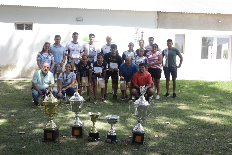 Entrega de reconocimiento a deportistas locales