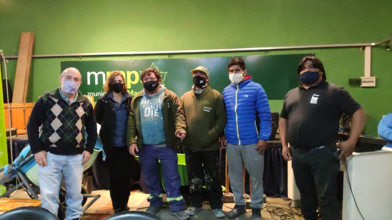 Entrega de materiales a cooperativas